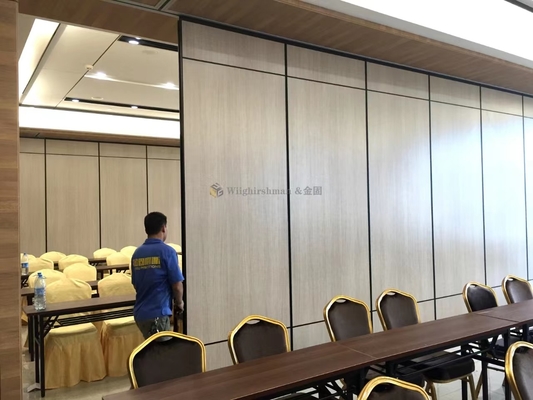 Murs de séparation pliables réglables en hauteur, mobiles pour les banquets